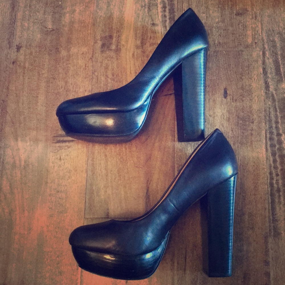 7 1/2 Steve Madden chunky LEATHER heels like NEW